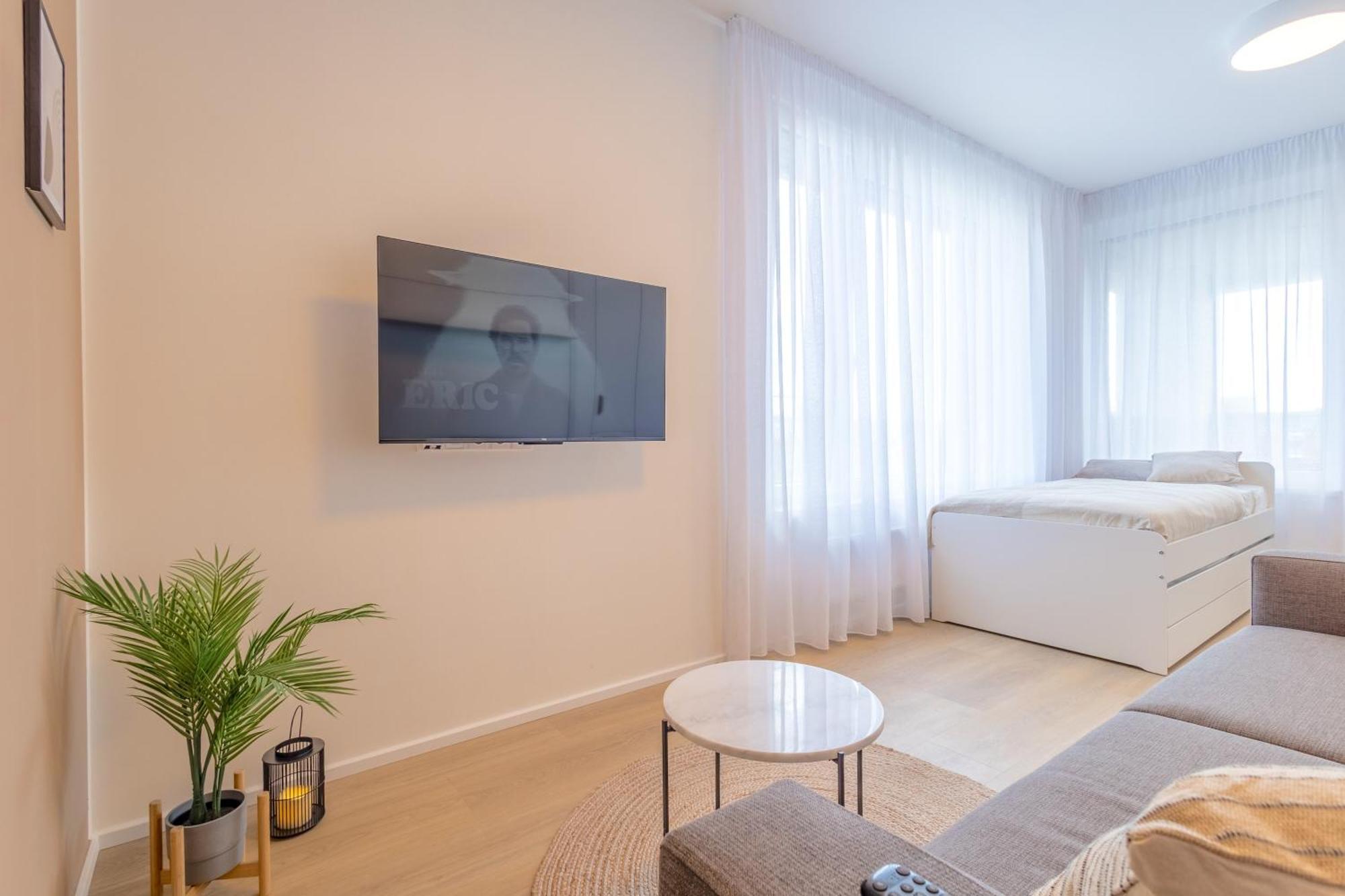 Ferienwohnung Bright 2Br - 7Th Floor, Balcony, Free Parking By Gravity Prag Exterior foto