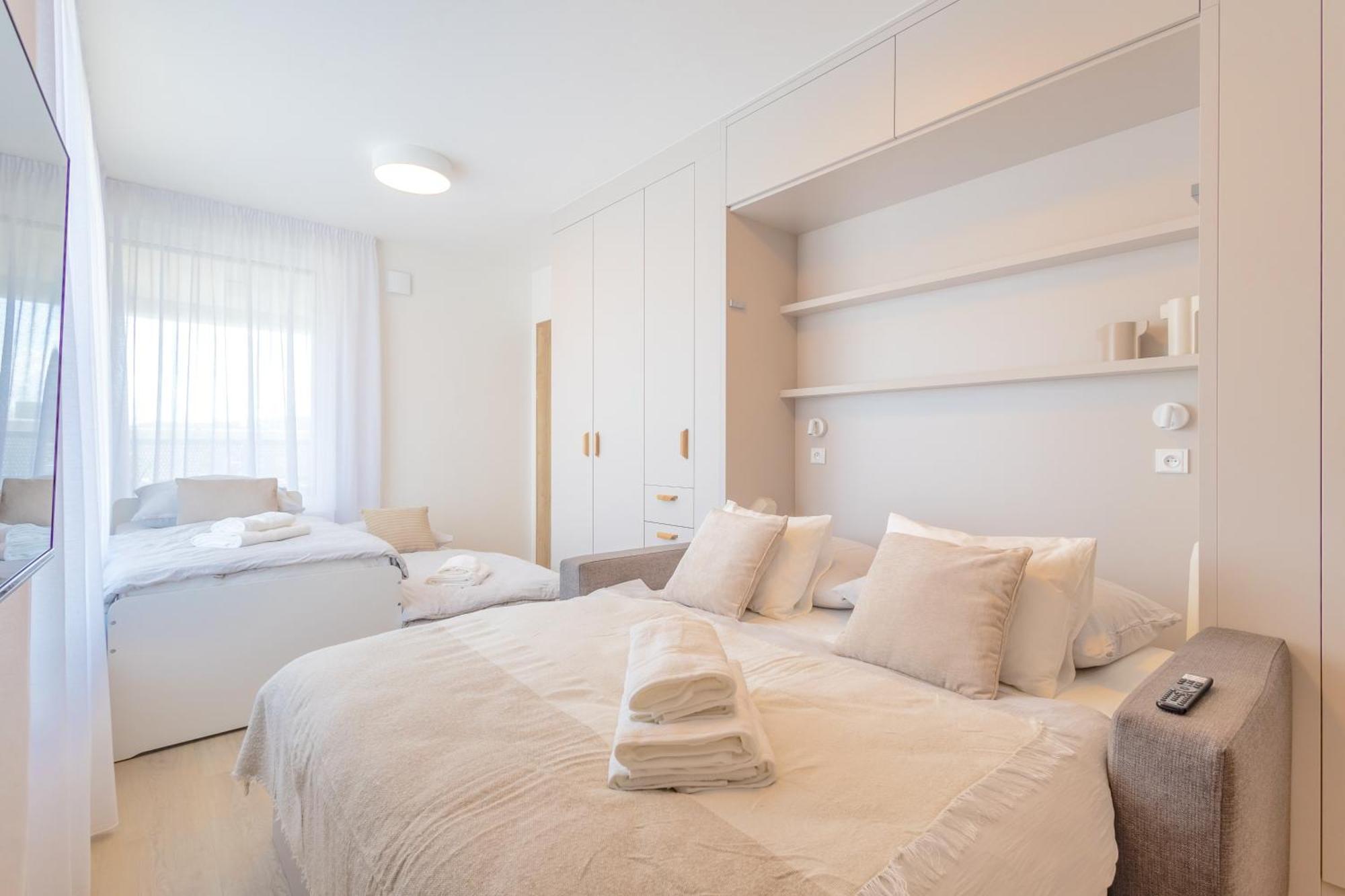 Ferienwohnung Bright 2Br - 7Th Floor, Balcony, Free Parking By Gravity Prag Exterior foto