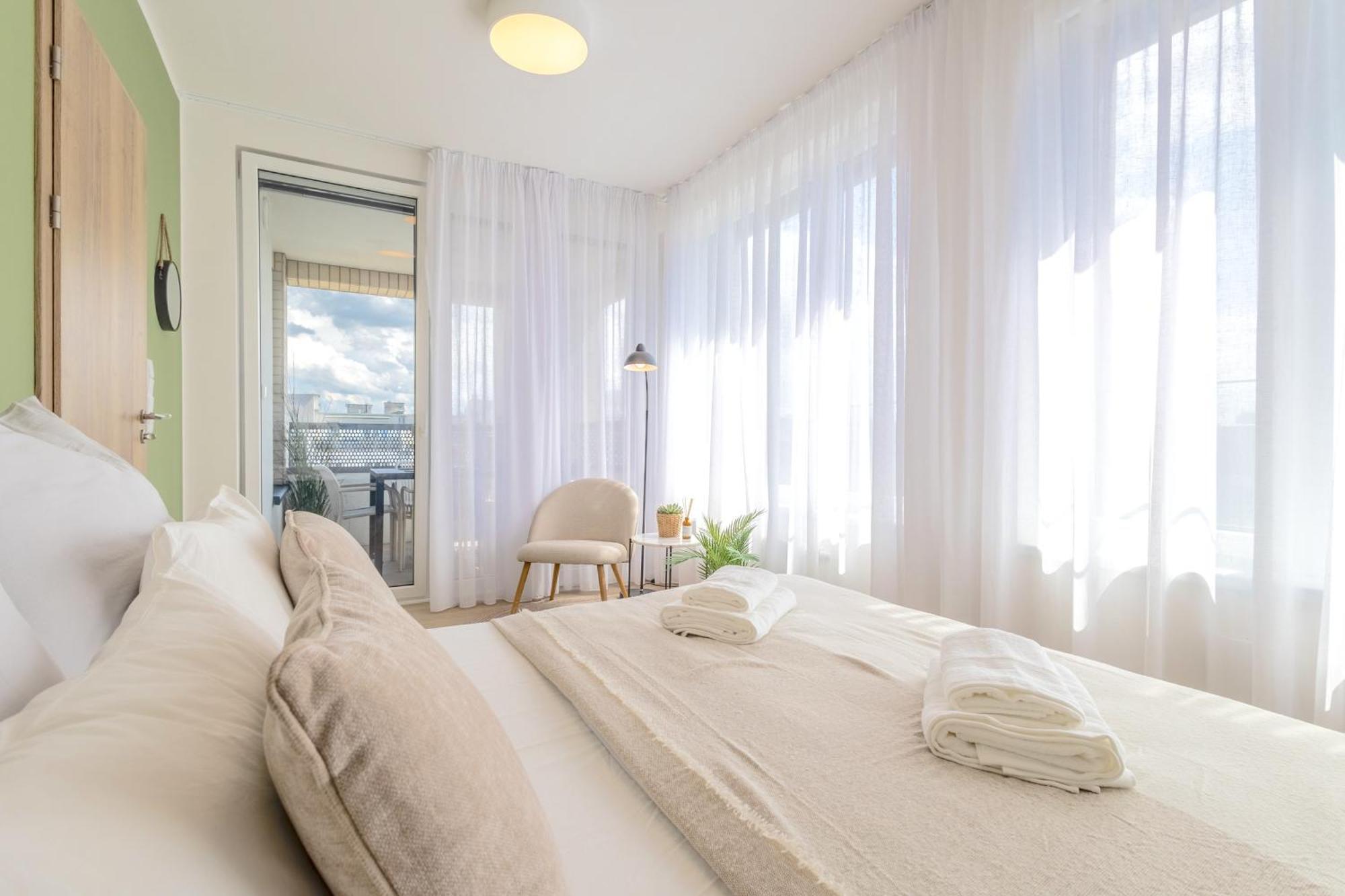 Ferienwohnung Bright 2Br - 7Th Floor, Balcony, Free Parking By Gravity Prag Exterior foto
