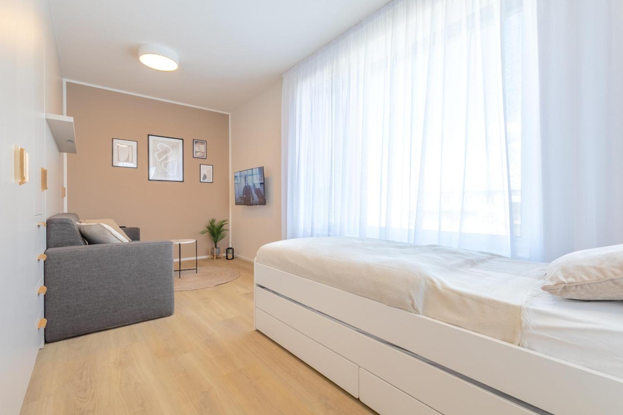 Ferienwohnung Bright 2Br - 7Th Floor, Balcony, Free Parking By Gravity Prag Exterior foto