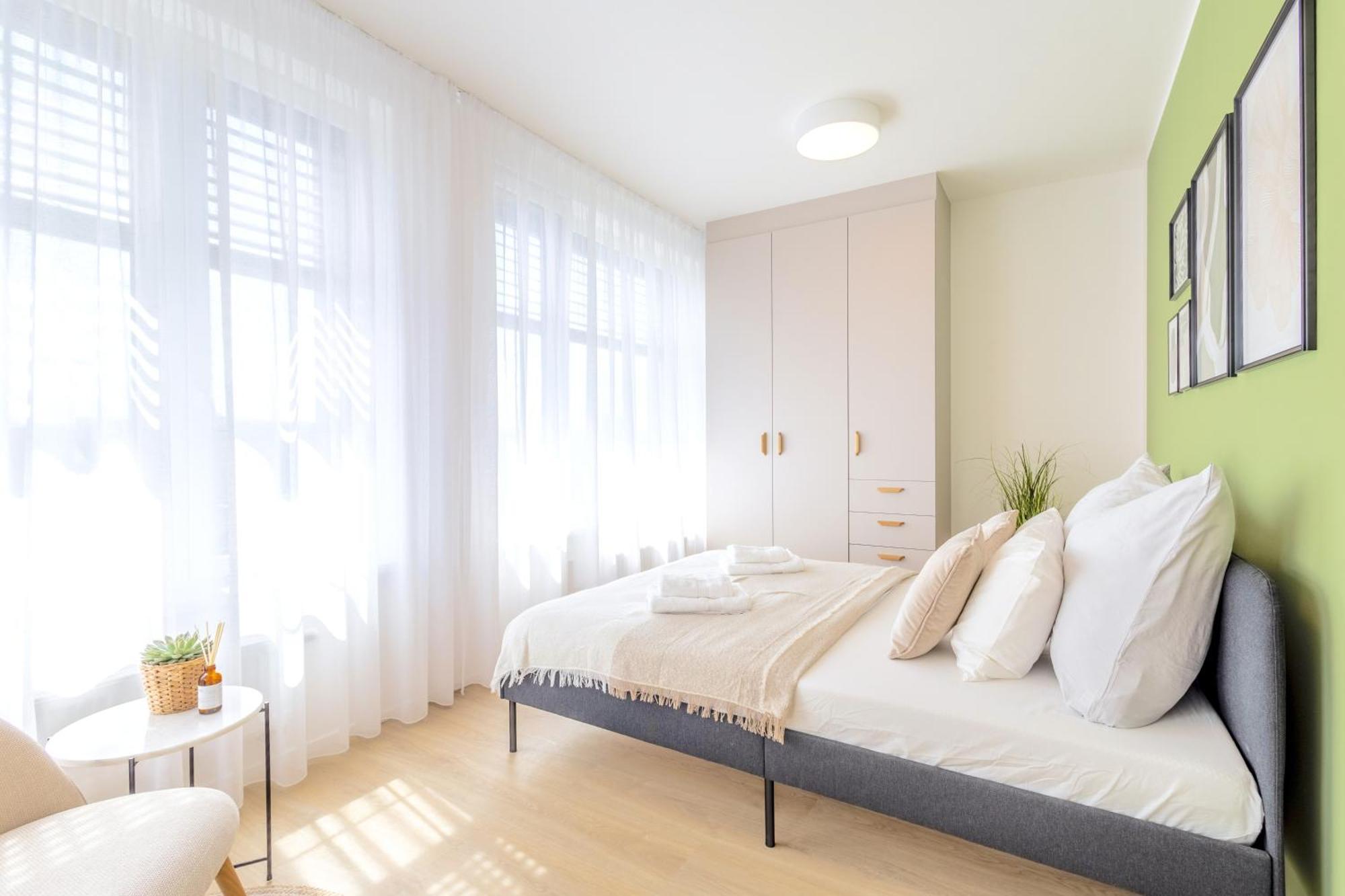 Ferienwohnung Bright 2Br - 7Th Floor, Balcony, Free Parking By Gravity Prag Exterior foto
